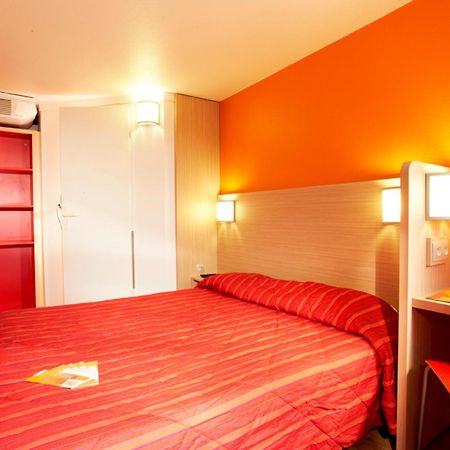 Premiere Classe Lyon Est Aeroport Saint Exupery Bagian luar foto