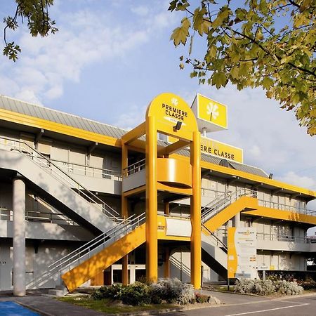 Premiere Classe Lyon Est Aeroport Saint Exupery Bagian luar foto