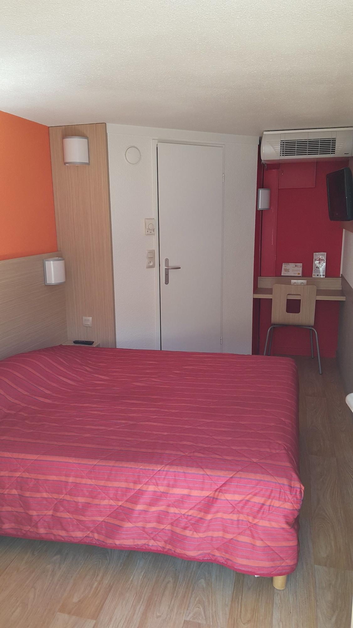 Premiere Classe Lyon Est Aeroport Saint Exupery Bagian luar foto