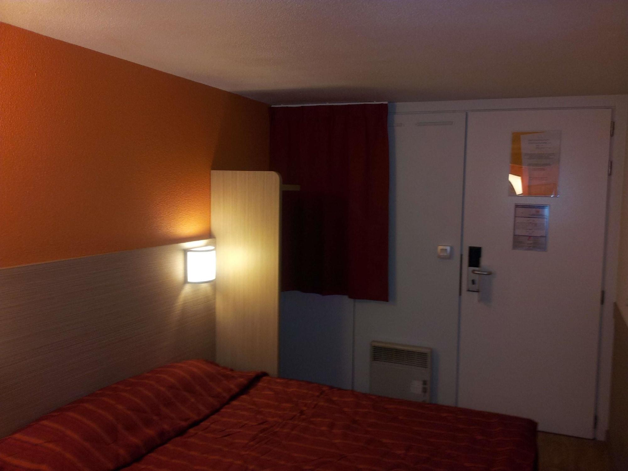 Premiere Classe Lyon Est Aeroport Saint Exupery Bagian luar foto