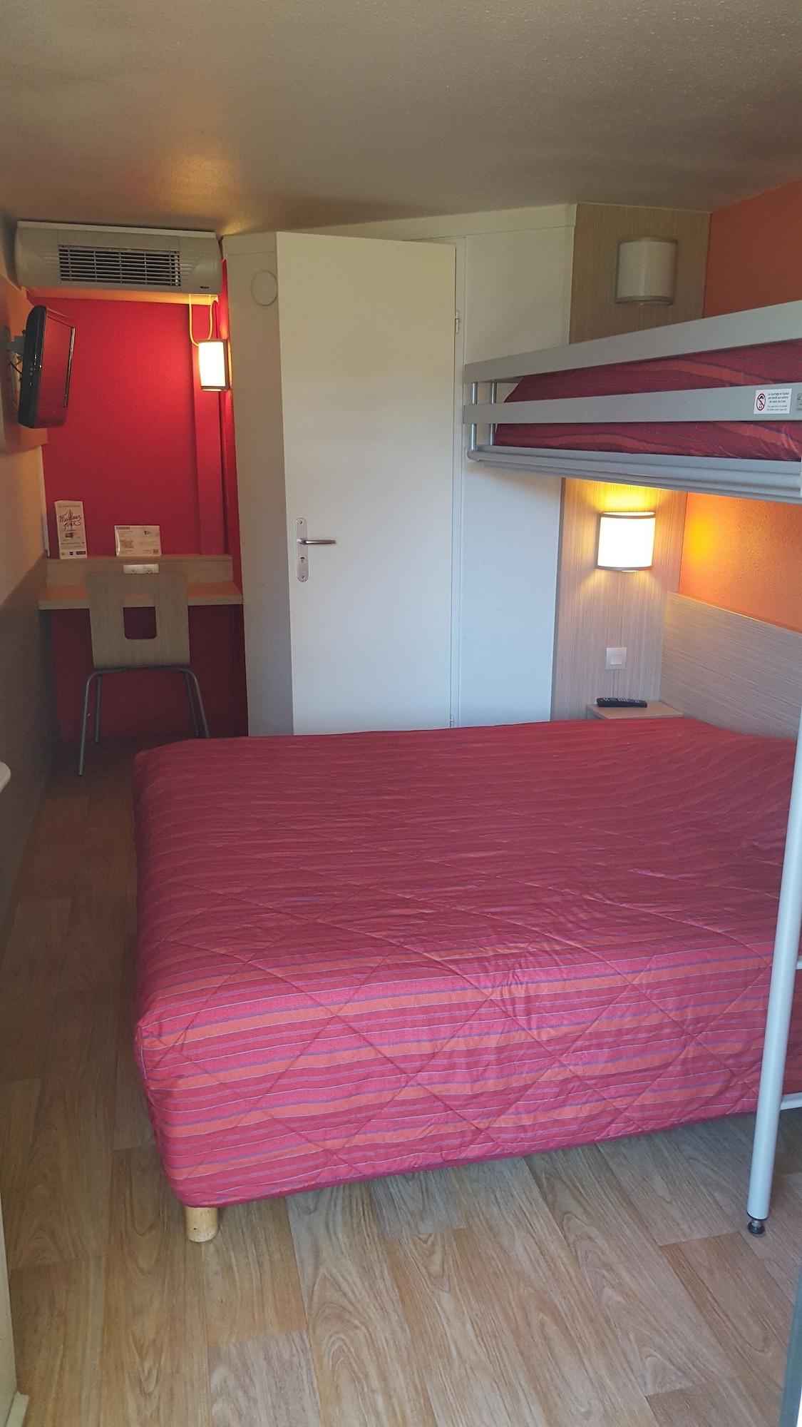 Premiere Classe Lyon Est Aeroport Saint Exupery Bagian luar foto