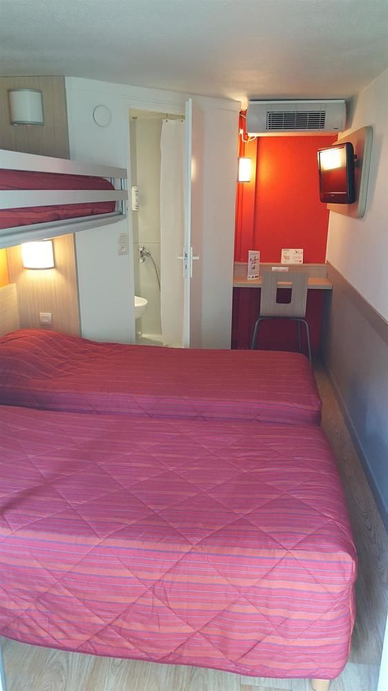 Premiere Classe Lyon Est Aeroport Saint Exupery Bagian luar foto
