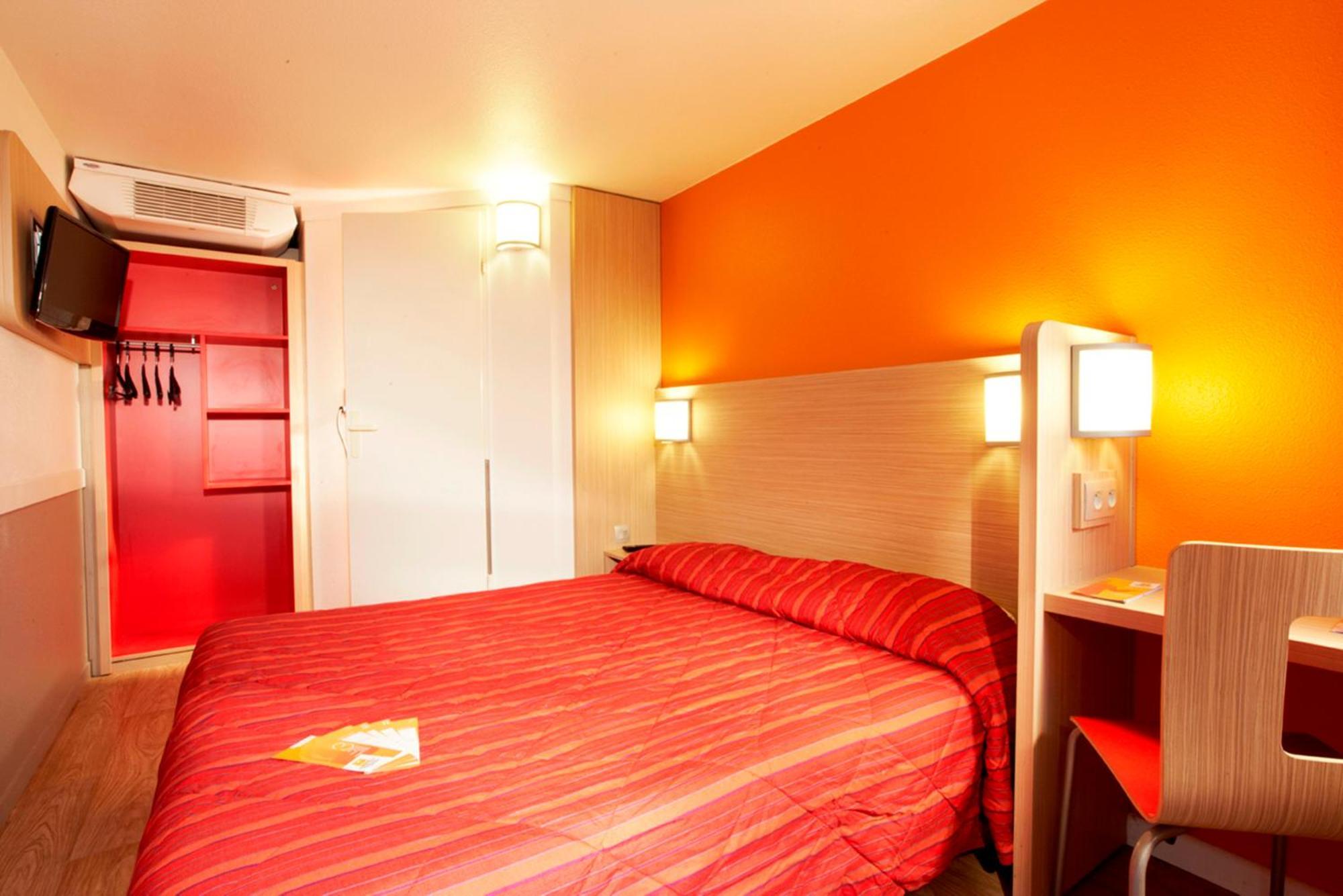 Premiere Classe Lyon Est Aeroport Saint Exupery Bagian luar foto
