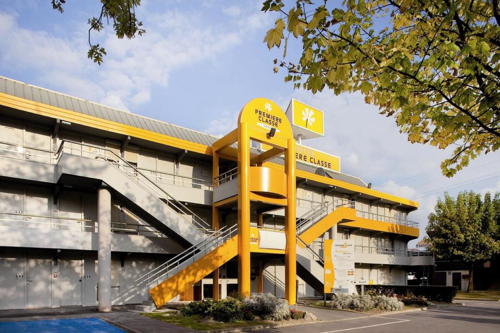 Premiere Classe Lyon Est Aeroport Saint Exupery Bagian luar foto